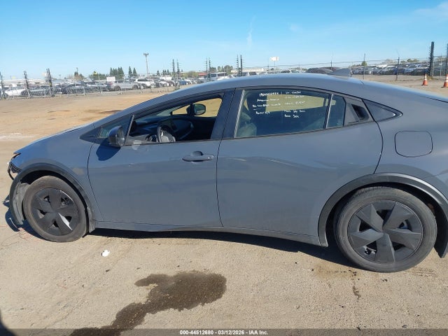 Toyota Prius Le 2025 JTDACAAU3S3059113 Image 15