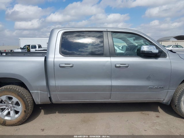 1C6RREJT8RN218584 RAM 1500 Laramie 4x2 5&#039;7 Box