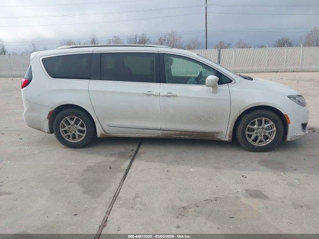Продажа на аукционе авто 2020 Chrysler Pacifica Touring L, vin: 2C4RC1BG5LR279244, номер лота: 44513320