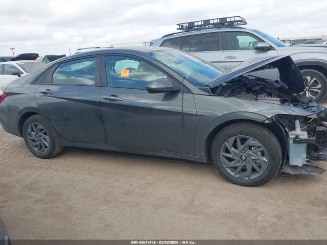KMHLM4DJXSU170272 Hyundai Elantra Hybrid Blue