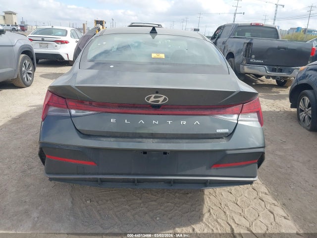 KMHLM4DJXSU170272 Hyundai Elantra Hybrid Blue