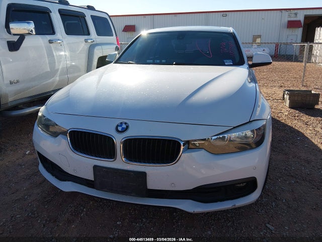 WBA8E1G36HNU18617 BMW 320i