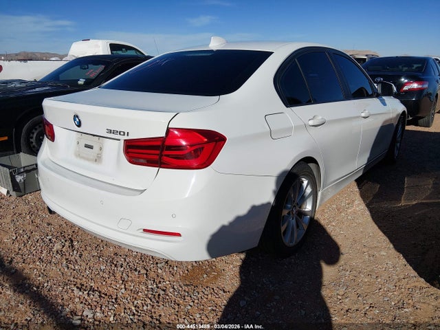 WBA8E1G36HNU18617 BMW 320i