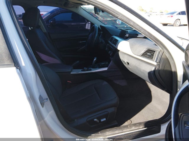 WBA8E1G36HNU18617 BMW 320i