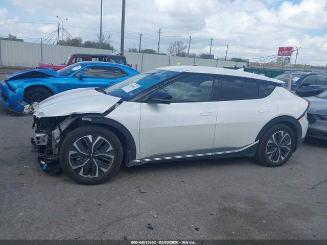 KNDC34LB1N5045080 KIA EV6 LIGHT