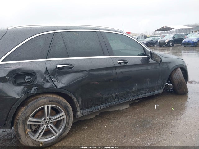 44513690 :رقم المزاد ، W1N0G8EB5NV327937 vin ، 2022 Mercedes-benz Glc 300 4matic Suv مزاد بيع