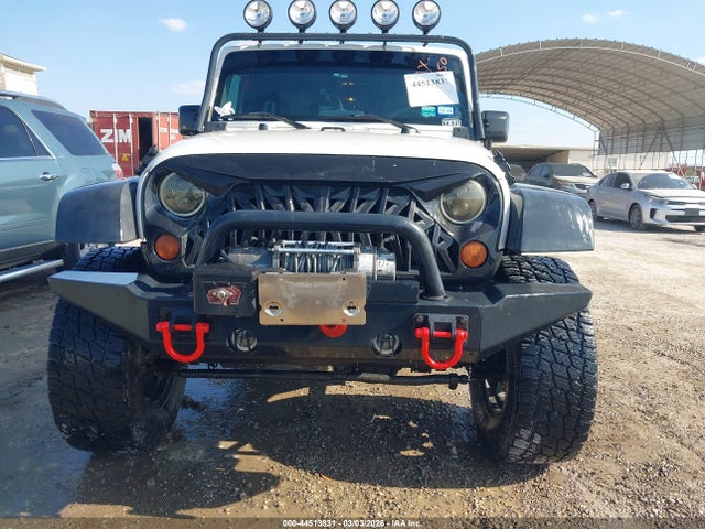 44513831 :رقم المزاد ، 1J4BA3H17AL105150 vin ، 2010 Jeep Wrangler Unlimited Sport مزاد بيع