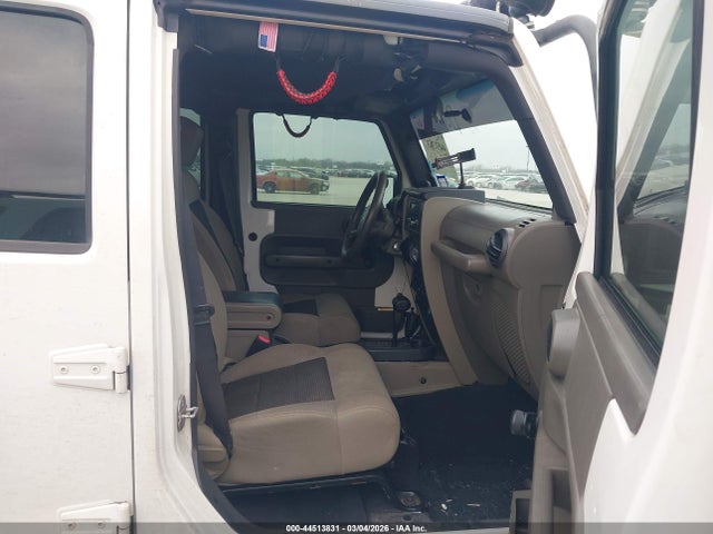44513831 :رقم المزاد ، 1J4BA3H17AL105150 vin ، 2010 Jeep Wrangler Unlimited Sport مزاد بيع