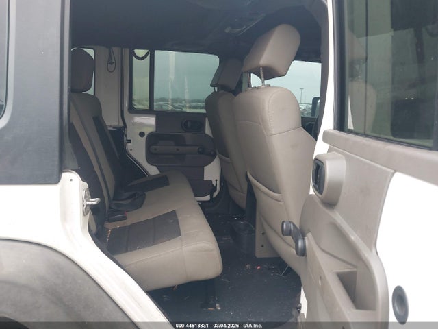 44513831 :رقم المزاد ، 1J4BA3H17AL105150 vin ، 2010 Jeep Wrangler Unlimited Sport مزاد بيع