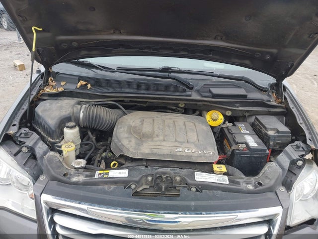 44513928 :رقم المزاد ، 2C4RC1BG0GR301883 vin ، 2016 Chrysler Town & Country Touring مزاد بيع