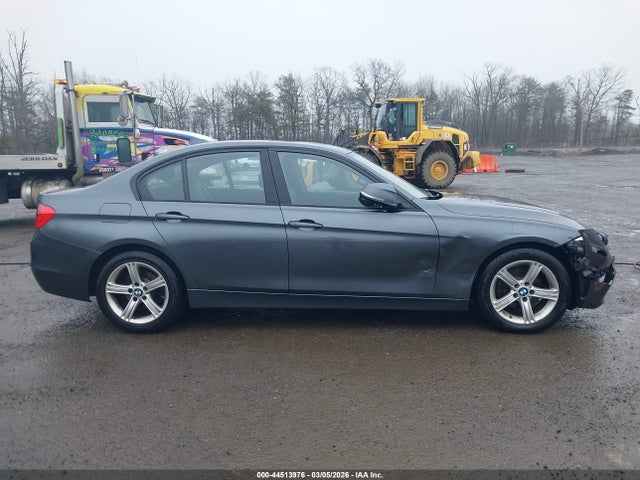44513976 :رقم المزاد ، WBA3C3G57ENR25132 vin ، 2014 Bmw 320i Xdrive مزاد بيع