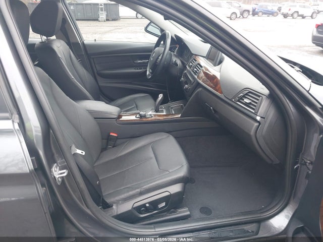 44513976 :رقم المزاد ، WBA3C3G57ENR25132 vin ، 2014 Bmw 320i Xdrive مزاد بيع