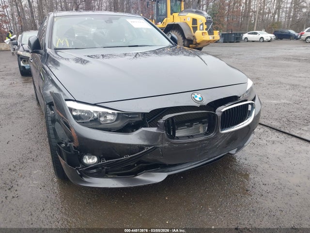 44513976 :رقم المزاد ، WBA3C3G57ENR25132 vin ، 2014 Bmw 320i Xdrive مزاد بيع