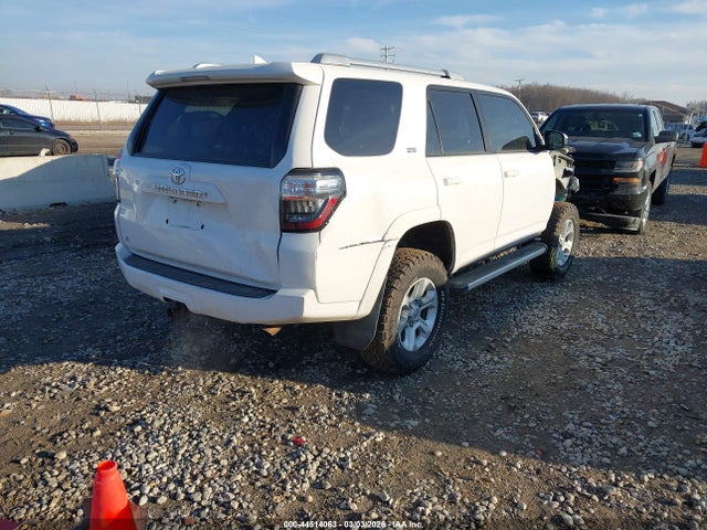 2017 TOYOTA 4RUNNER JTEBU5JR6H5480823 Photo 3