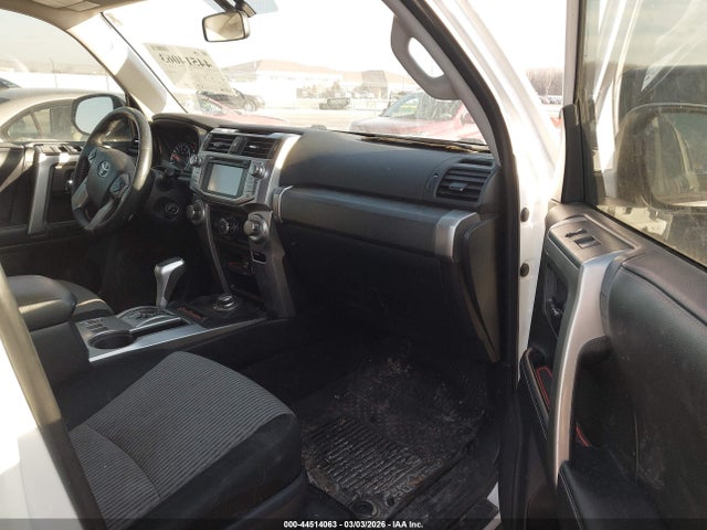 2017 TOYOTA 4RUNNER JTEBU5JR6H5480823 Photo 4