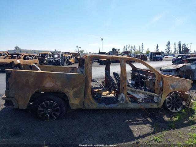 2024 Chevrolet Silverado 1500 4wd  Short Bed Rst მანქანა იყიდება აუქციონზე, vin: 3GCUDEE87RG396583, აუქციონის ნომერი: 44514131