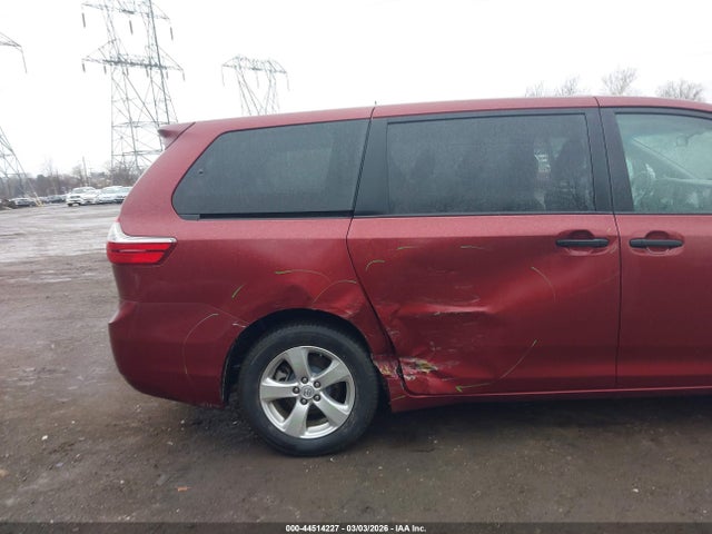5TDZZ3DC6HS842398 Toyota Sienna L 7 Passenger