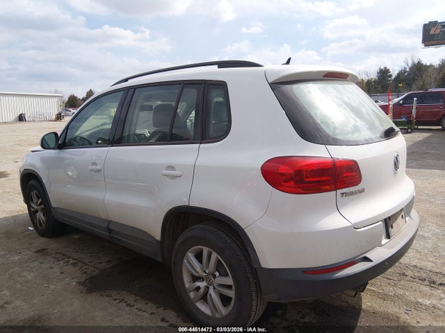 2016 Volkswagen Tiguan S მანქანა იყიდება აუქციონზე, vin: WVGAV7AX4GK000409, აუქციონის ნომერი: 44514472