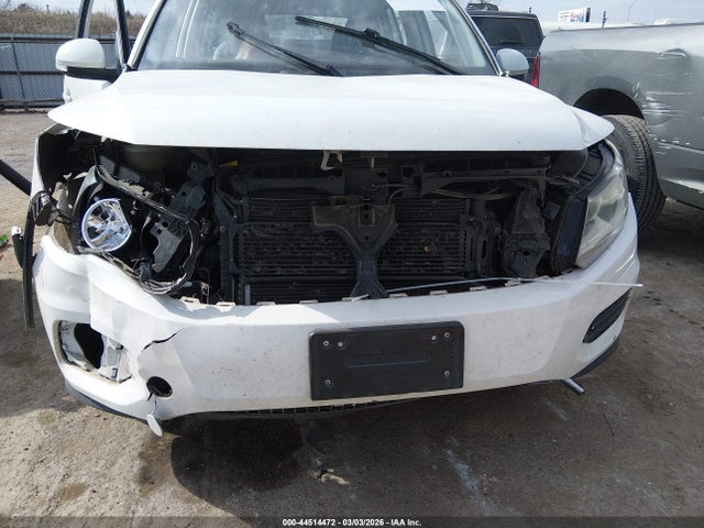 2016 Volkswagen Tiguan S მანქანა იყიდება აუქციონზე, vin: WVGAV7AX4GK000409, აუქციონის ნომერი: 44514472