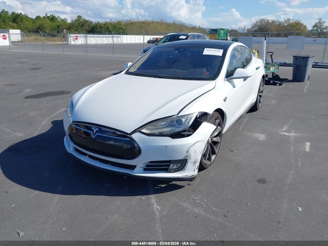44514686 :رقم المزاد ، 5YJSA1E29FF118290 vin ، 2015 Tesla Model S 70d/85d/p85d مزاد بيع