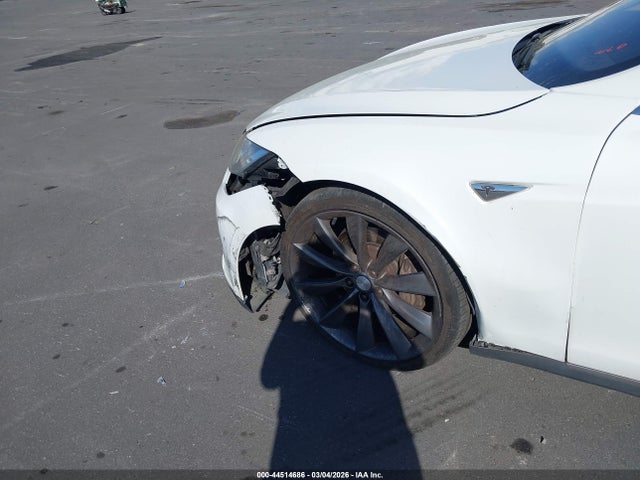 44514686 :رقم المزاد ، 5YJSA1E29FF118290 vin ، 2015 Tesla Model S 70d/85d/p85d مزاد بيع