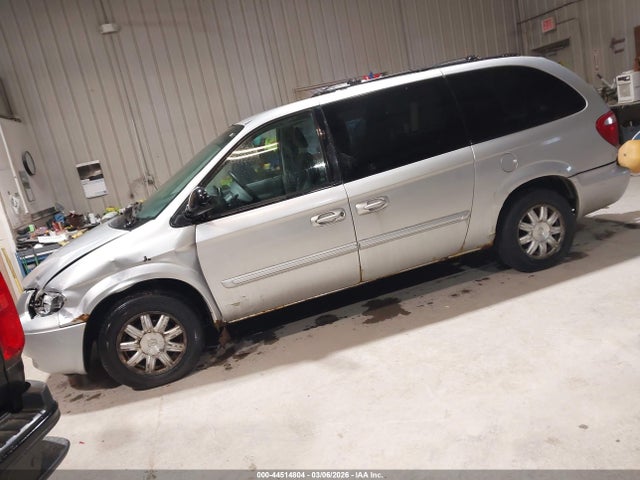44514804 :رقم المزاد ، 2A4GP54L76R755778 vin ، 2006 Chrysler Town & Country Touring مزاد بيع