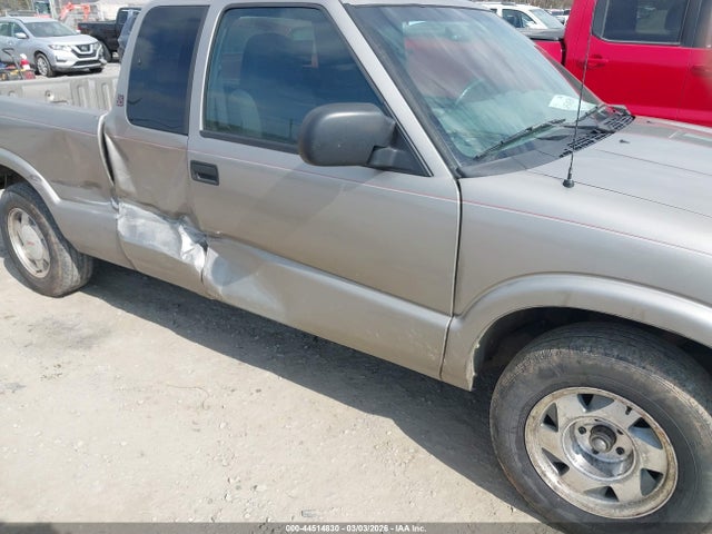 44514830 :رقم المزاد ، 1GTCS19X238283262 vin ، 2003 Gmc Sonoma Sls مزاد بيع