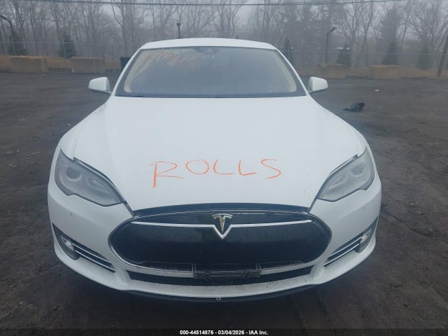 44514876 :رقم المزاد ، 5YJSA1H11FFP77922 vin ، 2015 Tesla Model S 60/70/85 مزاد بيع