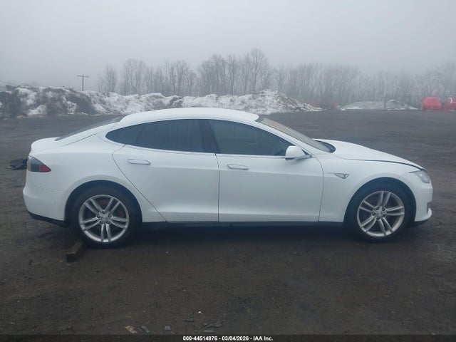44514876 :رقم المزاد ، 5YJSA1H11FFP77922 vin ، 2015 Tesla Model S 60/70/85 مزاد بيع