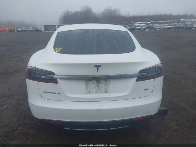 44514876 :رقم المزاد ، 5YJSA1H11FFP77922 vin ، 2015 Tesla Model S 60/70/85 مزاد بيع