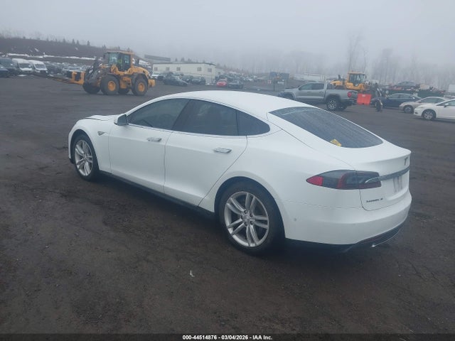 2015 TESLA MODEL S 5YJSA1H11FFP77922 Photo 2