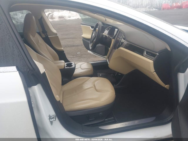 2015 TESLA MODEL S 5YJSA1H11FFP77922 Photo 4