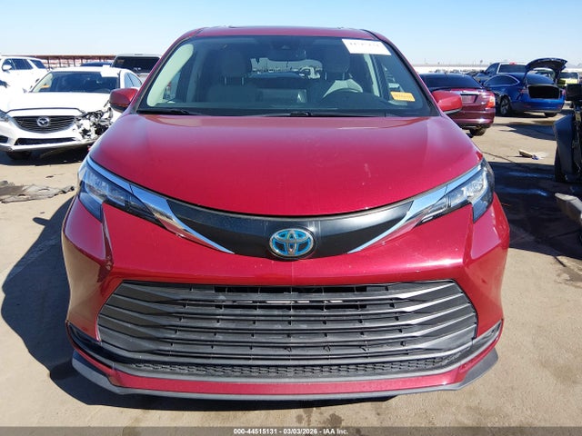Toyota SIENNA LE 2023 5TDBRKECXPS142845 Image 13