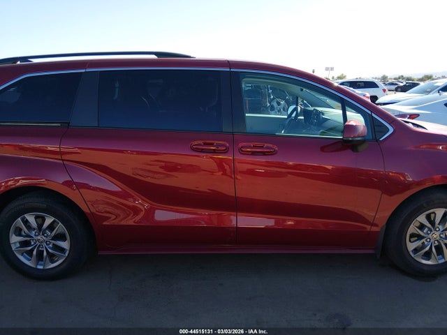 Toyota SIENNA LE 2023 5TDBRKECXPS142845 Image 14