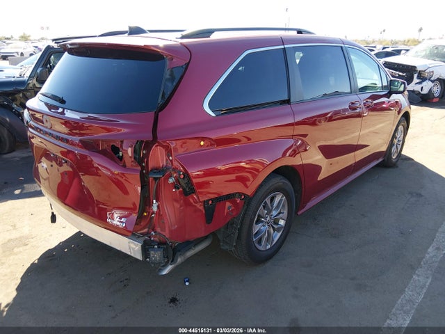 Toyota SIENNA LE 2023 5TDBRKECXPS142845 Image 4