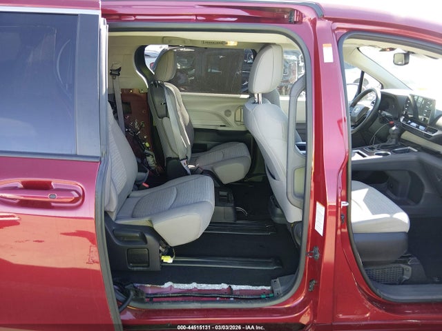 Toyota SIENNA LE 2023 5TDBRKECXPS142845 Image 8