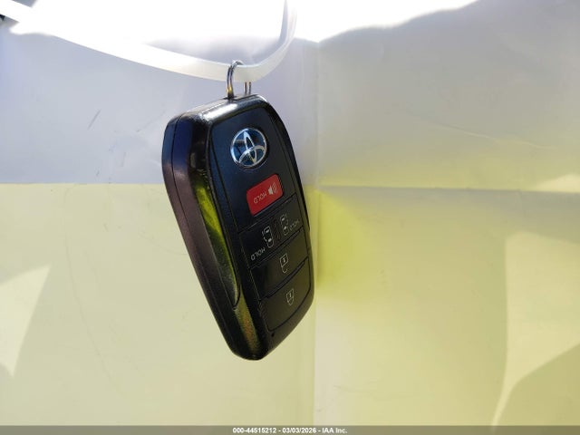 5TDKRKEC1MS042709 Toyota SIENNA LE