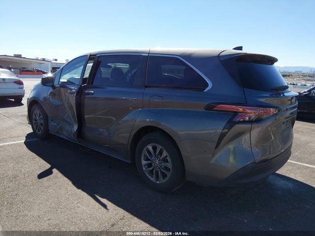 Toyota SIENNA LE 2021 5TDKRKEC1MS042709 Image 3