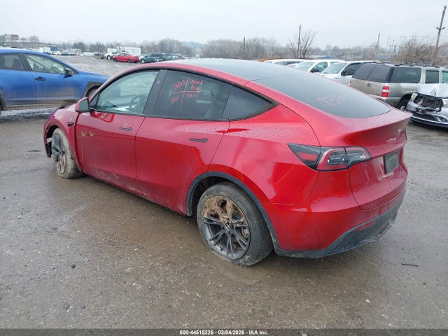 2024 TESLA MODEL Y 7SAYGDEE1RA317746 Photo 2