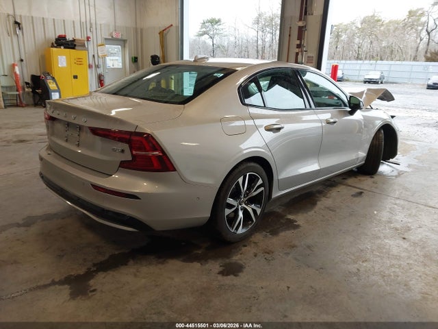 2024 VOLVO S60 7JRL12TL1RG315715 Photo 3
