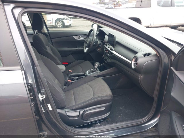 3KPF24AD1NE425240 KIA FORTE FE