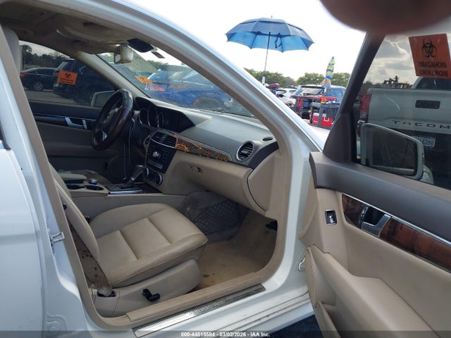 2014 Mercedes-benz C-class C 250 Sport მანქანა იყიდება აუქციონზე, vin: WDDGF4HBXEA955566, აუქციონის ნომერი: 44515584