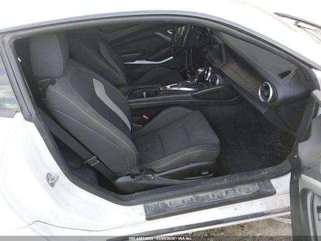 2018 CHEVROLET CAMARO 1G1FB1RX7J0115697 Photo 4