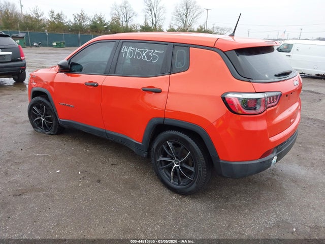 2018 JEEP COMPASS 3C4NJCAB1JT233149 Photo 2