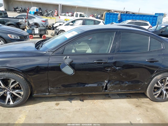 7JRL12FJ3SG368996 Volvo S60 B5 Core