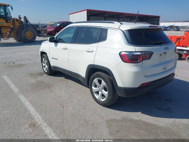 2018 JEEP COMPASS 3C4NJCBB1JT374625 Photo 2