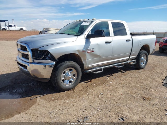 44515879 :رقم المزاد ، 3C6UR5CL2FG655301 vin ، 2015 Ram 2500 Tradesman مزاد بيع