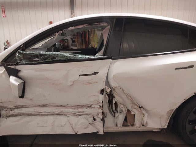 44516140 :رقم المزاد ، 7SAYGDEF7PF811182 vin ، 2023 Tesla Model Y Performance Dual Motor All-wheel Drive مزاد بيع
