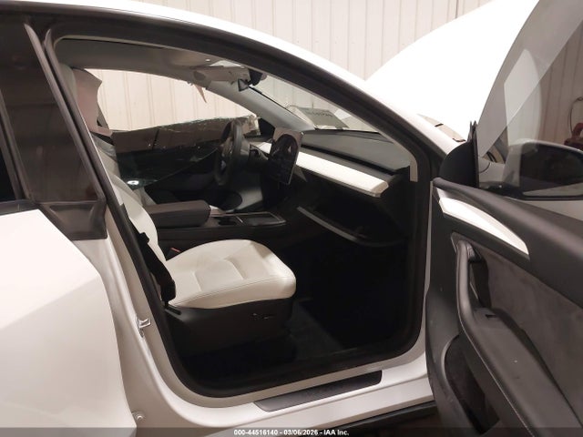 44516140 :رقم المزاد ، 7SAYGDEF7PF811182 vin ، 2023 Tesla Model Y Performance Dual Motor All-wheel Drive مزاد بيع
