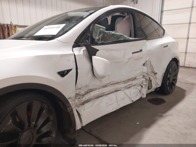 44516140 :رقم المزاد ، 7SAYGDEF7PF811182 vin ، 2023 Tesla Model Y Performance Dual Motor All-wheel Drive مزاد بيع